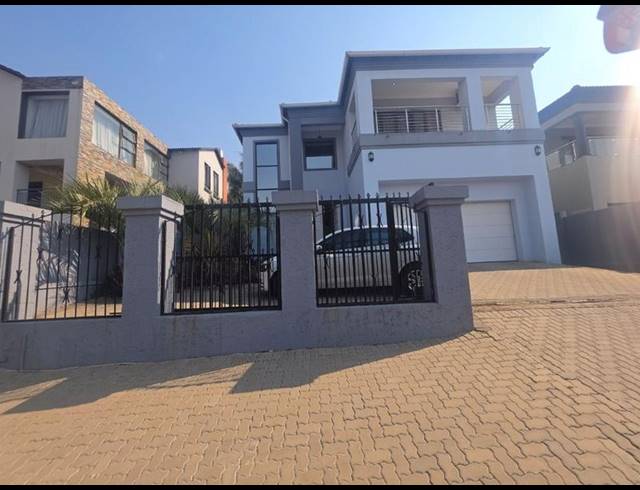 4 BEDROOM HOUSE FOR SALE IN SOUTH CREST